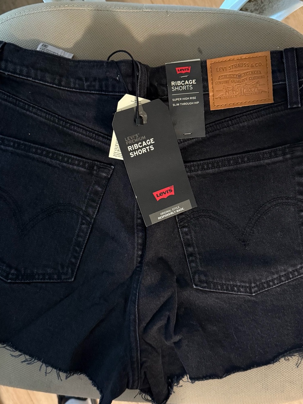 Levi's Black Ribcage Shorts size 30